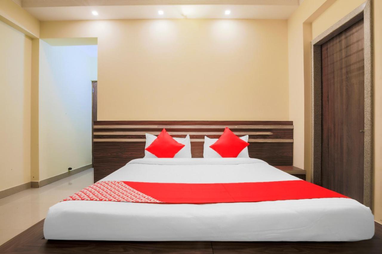 Hotel Oyo 24883 Eufregina And 3*